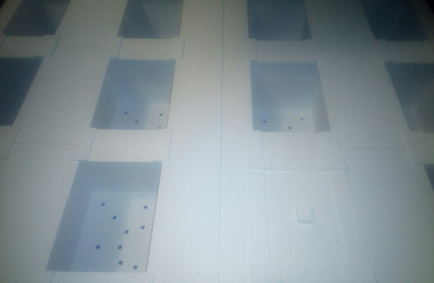 Сверлим отверстия для сливной и страховочной от перелива труб Сверлим отверстия для сливной и страховочной от перелива труб